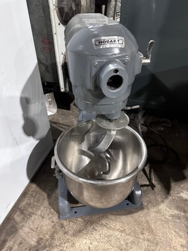 Hobart Commercial Heavy Duty 20Qt Planetary Mixer! With Spiral Attachment And Stainless Steel Mixing Bowl! Model: A200 SN: 744518 115V 60HZ 1 Phase