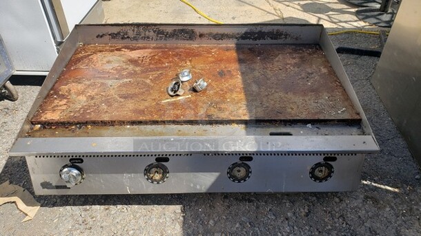 48" Star Commercial Natural Gas Griddle! One Knob is Broken