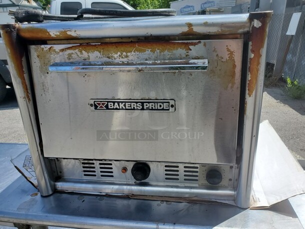 Bakers Pride M0S2E Countertop Electric Pizza Oven 208-240V 23X24X18 - Item #1123455