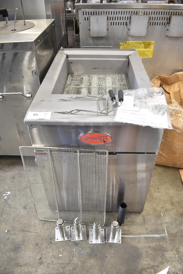 BRAND NEW SCRATCH AND DENT! 2023 Avantco 177FBF1824NG Stainless Steel Commercial Floor Style Natural Gas 110-125 lb. Flat Bottom Funnel Cake / Donut Fryer. Does Not Have Back Piece or Lid. 90,000 BTU