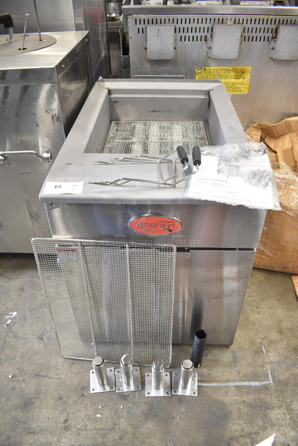 BRAND NEW SCRATCH AND DENT! 2023 Avantco 177FBF1824NG Stainless Steel Commercial Floor Style Natural Gas 110-125 lb. Flat Bottom Funnel Cake / Donut Fryer. Does Not Have Back Piece or Lid. 90,000 BTU - Item #1127626