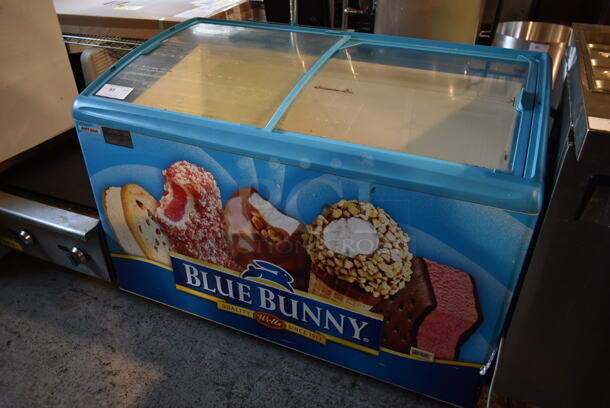 Metal Commercial Floor Style Novelty Ice Cream Freezer Merchandiser w/ 2 Sliding Lids. Tested and Working!