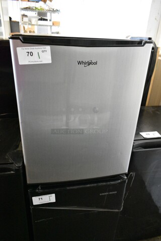 Whirlpool WH27S1E Metal Mini Cooler. 115 Volts, 1 Phase. Tested and Powers On But Does Not Get Cold