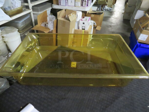 One NEW Vollrath Full Size 4 Inch Deep Amber Food Storage Container. #5366505 - Item #1117600