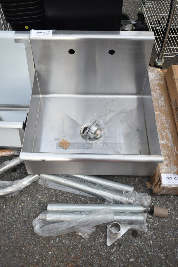 BRAND NEW SCRATCH AND DENT! Steelton 522MS2124 Stainless Steel Commercial 21" x 24" x 8" 18-Gauge 430 Stainless Steel Standing Mop Sink