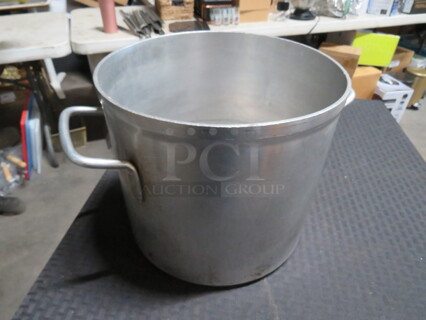 One 12 Quart Aluminum Stock Pot.