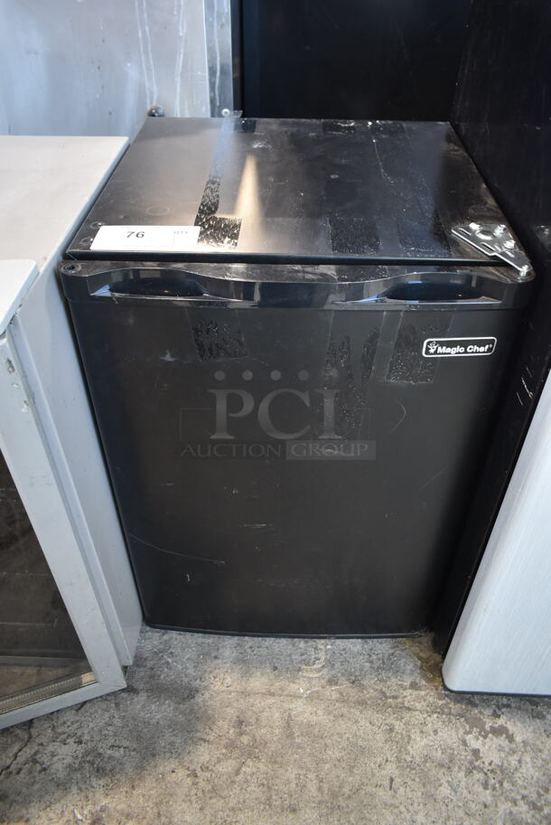 Magic Chef HMAR265BE Metal Mini Cooler. 115 Volts, 1 Phase. Cannot Test - Unit Needs New Power Cord