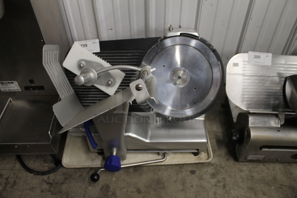 Vollrath 40955 Stainless Steel Commercial Countertop Meat Slicer. 120 Volts, 1 Phase. Tested and Working!