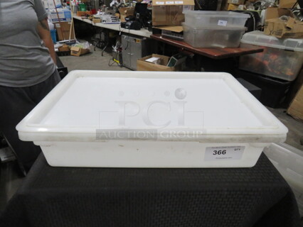 One 8.75 Gallon Food Storage Container With Lid. 