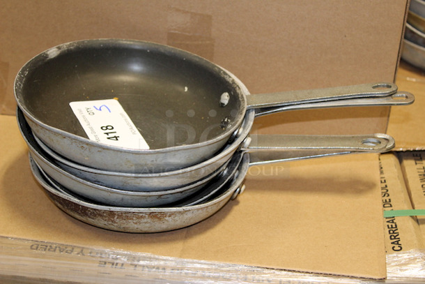 AWESOME VALUE! Browne 5813828 8" Non-Stick Aluminum Frying Pan w/ Solid Silicone Handle. 4x your Bid
