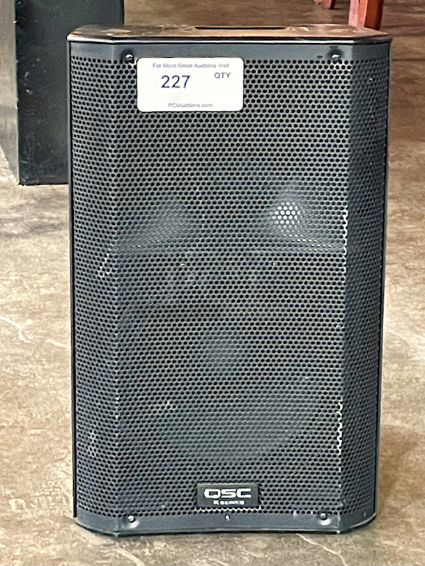 BEAUTIFUL! QSC K10 1000 W 90° Active 10" (250 mm) 2-way PA Loudspeaker. 100-240V ~ 2.3-1.1 A 50/60Hz 12.6" x 11.8" X 20.4"
