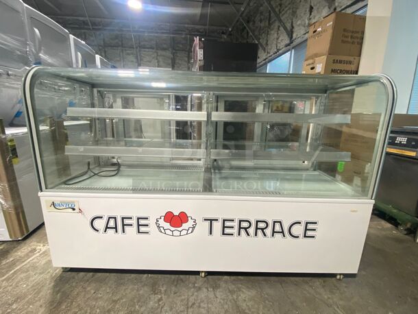 Avantco BC-72-HC 72" Curved Glass White Refrigerated Bakery Display Case
top of case has a fracture 

