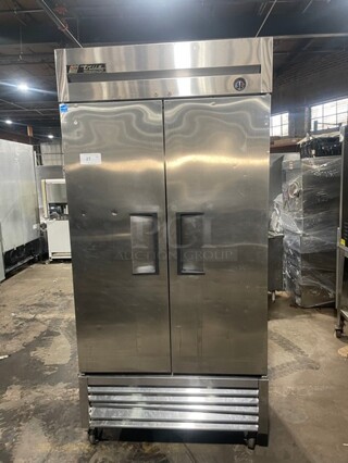 Nice! True Commercial 2 Door Reach In Refrigerator! With Poly Coated Racks! All Stainless Steel! On Casters! 115V 1 Phase! Model: T-35 SN: 7018068!