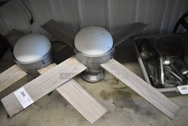 Hunter Gray Metal Ceiling Fan w/ 4 Wood Pattern Blades. 45x45x15
