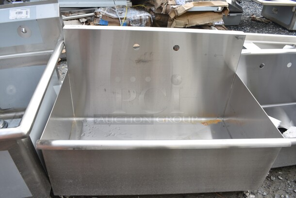 BRAND NEW SCRATCH AND DENT! Stainless Steel One Compartment Commercial Sink. - Item #1127809