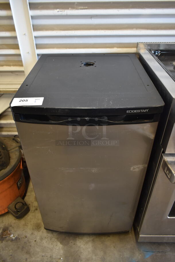 EdgeStar KC2000SSTWINA Metal Commercial Direct Draw Kegerator. 115 Volts, 1 Phase. Tested and Working!