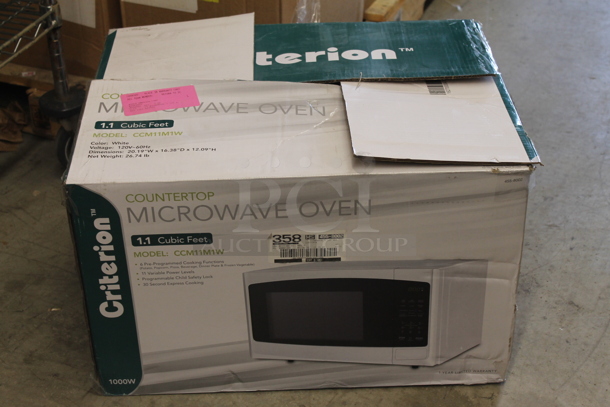 BRAND NEW SCRATCH AND DENT! Criterion CCM11M1W Countertop Microwave Oven. Missing Plate. 120 Volts, 1 Phase. 