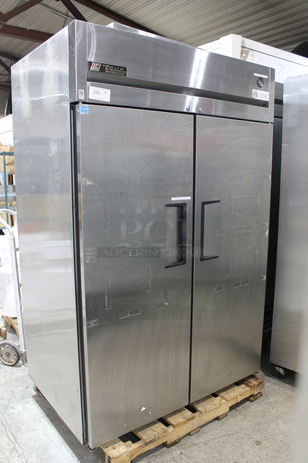 True TG2R-2S Stainless Steel Commercial 2 Door Reach In Cooler w/ Poly Coated Racks. Comes w/ Commercial Casters. 115 Volts, 1 Phase. Tested and Working!