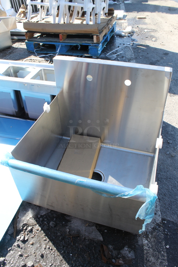 BRAND NEW SCRATCH AND DENT! Stainless Steel Commercial Single Bay Sink.