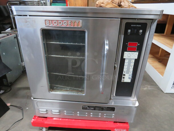 One WORKING Blodgett Half Size Dual Flow Natural Gas Convection Oven With 4 Racks. 30X21X30.5