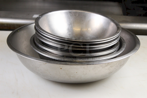 SCORE! 12 Various Sized Stainless Steel Mixing Bowls. 12x Your Bid