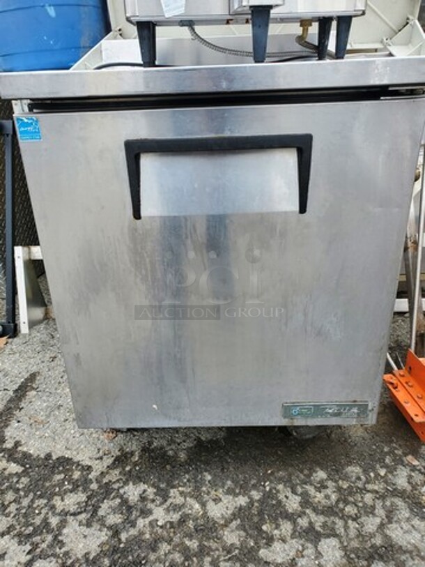 True TWT-27-HC Undercounter Cooler| Unknown condition SOLD AS IS|115V 28"X30"X36" 