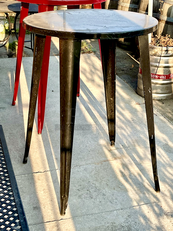 PERFECT! Outdoor Patio Dinning High-Top Table, Black, Metal.