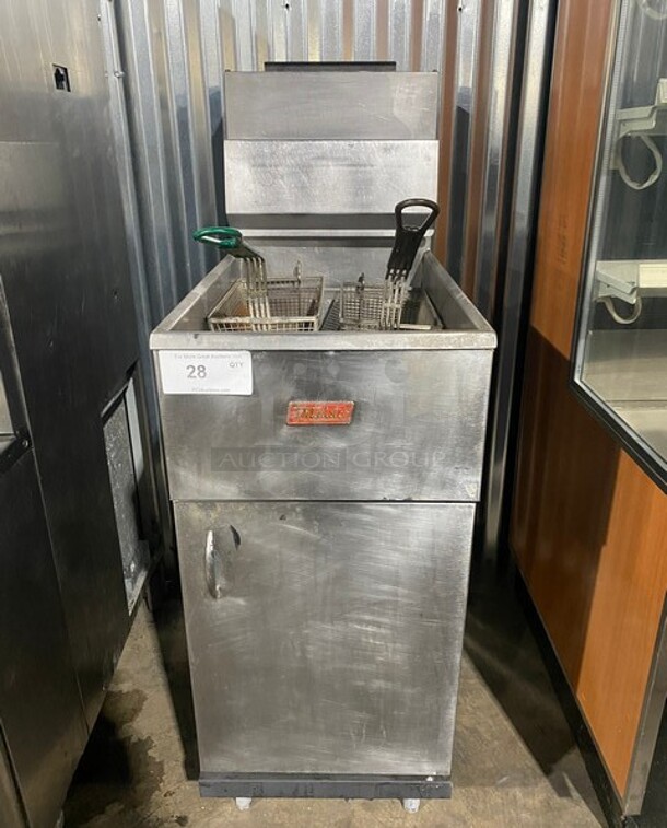 Pitco All Stainless Steel Commercial Natural Gas Powered Deep Fat Fryer! With Backsplash! With 2 Metal Frying Baskets! On Legs! MODEL 40S SN: G17JB061150 - Item #1116951