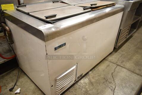 Nelson BO-8 Metal Commercial Chest Freezer w/ 2 Center Hinge Lis. 115 Volts, 1 Phase. Tested and Working!