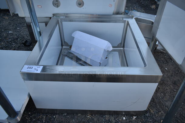 BRAND NEW SCRATCH AND DENT! Regency 600GRSU2324 Stainless Steel Commercial Mop Sink.