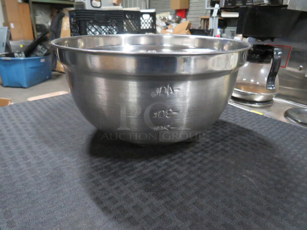 One 4 Quart Stainless Steel Mixing Bowl.