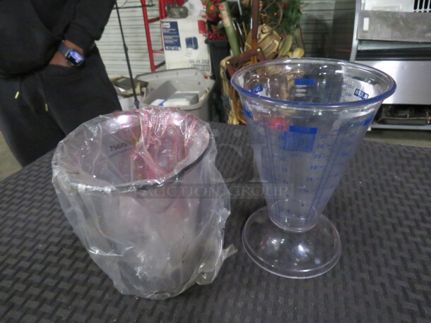 Assorted Measuring Cups. 2XBID