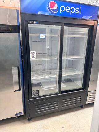 Late Model QBD CD45 Sliding 2 Door Upright Pop Juice Fridge Cooler 40 CuFt 115 Volt Tested and Working