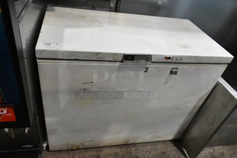 General Electric GE FH10DXAWH Metal Chest Freezer w/ Hinge Lid. 115 Volts, 1 Phase. 