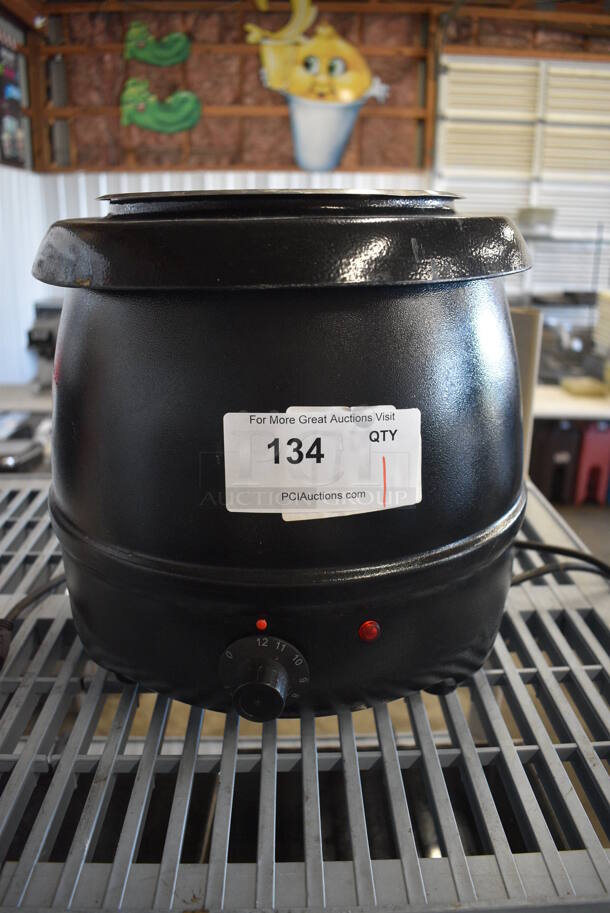 Winco Model ESW-66 Stainless Steel Commercial Countertop Soup Kettle Food Warmer. 120 Volts, 1 Phase. 13x13x13. Tested and Working!