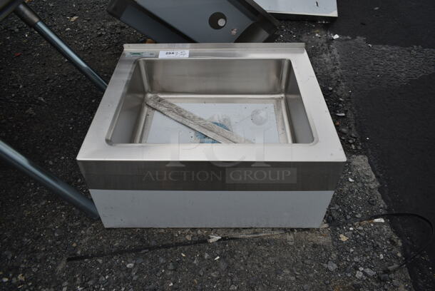 BRAND NEW SCRATCH AND DENT! Regency 600SM16206 Stainless Steel Commercial Ice Bin. No Legs.