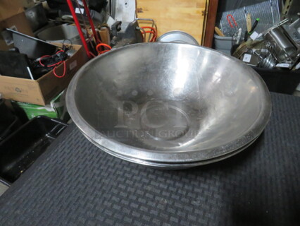 13.5 Inch Stainless Steel Bowl. 4XBID