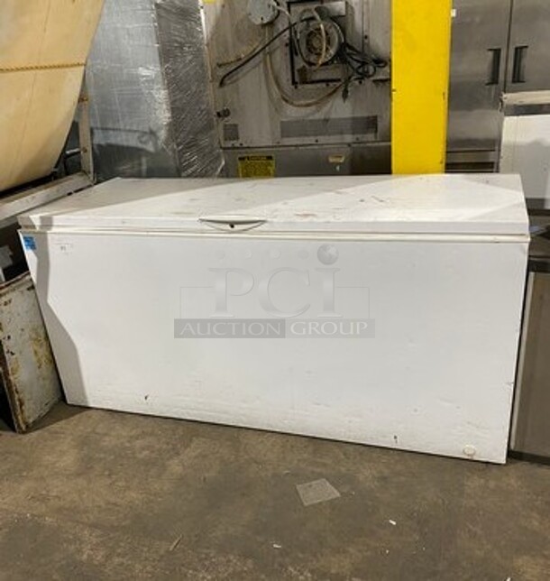 Electrolux White Commercial Reach In Chest Freezer/ Cooler! With Hinged Top Lid! Model: FGCH25M8LW1 SN: WB31948704 115V
