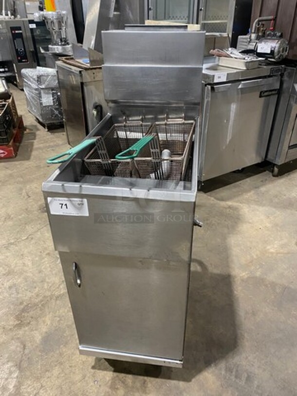 NICE! Pitco Commercial Natural Gas Powered Deep Fat Fryer! With Backsplash! With 2 Metal Frying Baskets! All Stainless Steel! On Casters! Model: 40S SN: G08JE037969