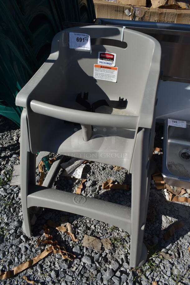 BRAND NEW SCRATCH AND DENT! Rubbermaid Gray Poly High Chair. 