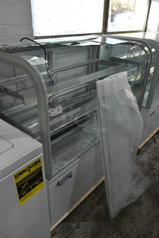 BRAND NEW SCRATCH AND DENT! Avantco BC-48-HC 48" Curved Glass White Refrigerated Bakery Display Case. 115 Volts, 1 Phase. See Pictures for Broken Glass. Tested and Working!