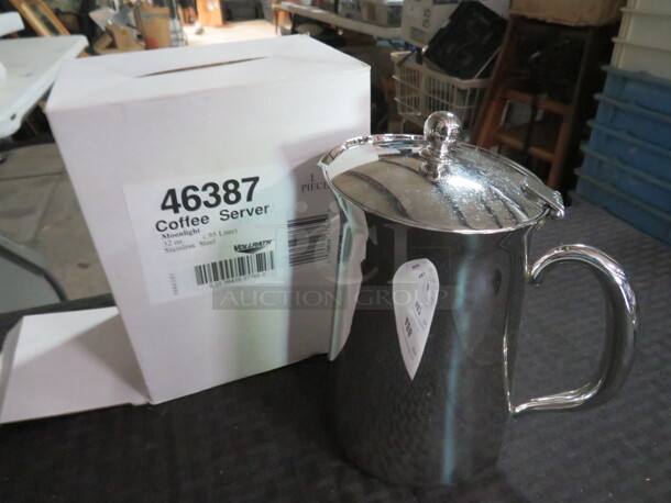 One NEW Vollrath 32oz Stainless Steel Coffee Server. #46387 - Item #1118444
