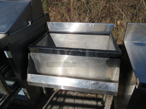 One Perlick Stainless Steel Ice Well With Cold Plate And Bottle Rail. 30X24X39