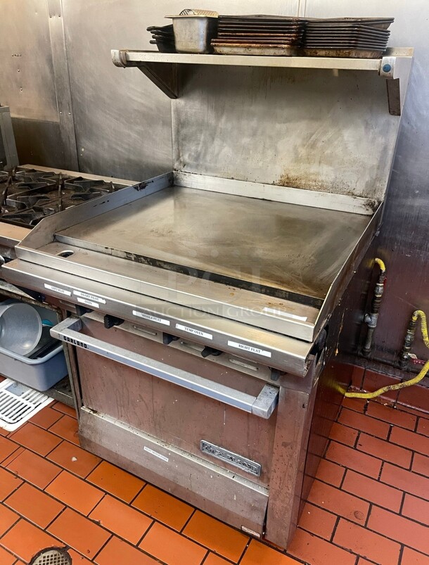 Working! Garland M47R Master Series Natural Gas 34 inch Commercial Griddle with Standard Oven - 139,000 BTU