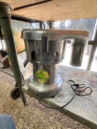 Commercial Heavy Duty Juicer 115 Volt Tested and Working!