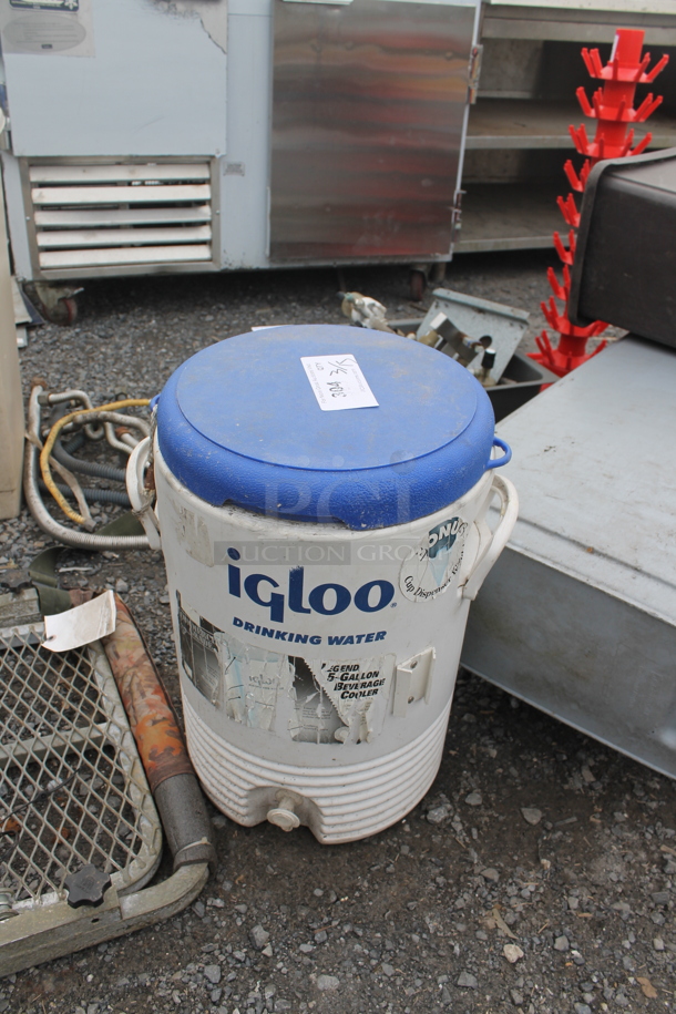 Igloo White and Blue Poly Insulated Beverage Cooler Dispenser.