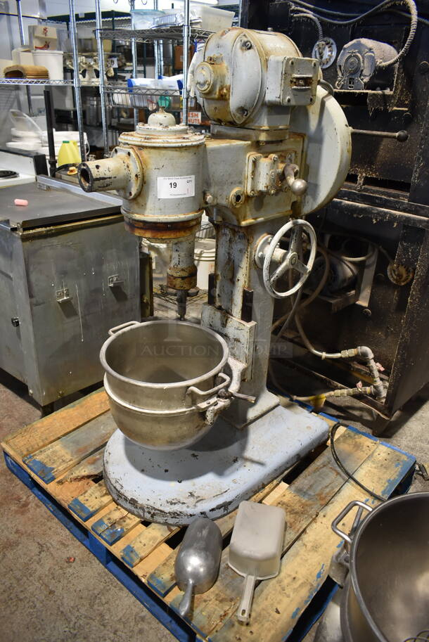ANTIQUE! Hobart D-10731 Metal Commercial Floor Style Planetary Dough Mixer w/ Stainless Steel Mixing Bowl. 110 Volts, 1 Phase. Tested and Working!