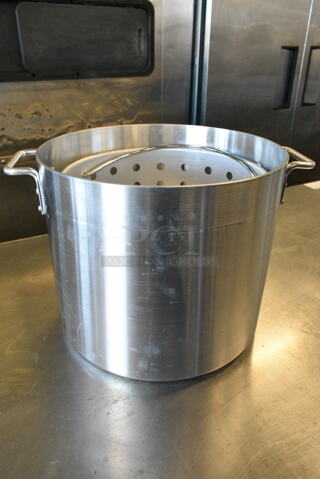 BRAND NEW SCRATCH AND DENT! Choice 471SP32QT Choice 32 Qt. Standard Weight Aluminum Stock Pot w/ Steamer Insert.