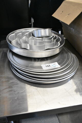 13 Various Metal Baking Pans. 13 Times Your Bid! 