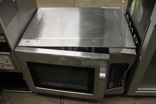 Waring WMO120 Stainless Steel Commercial Countertop Microwave Oven. 208-230 Volts, 1 Phase. 